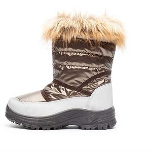 Waterproof snow boots